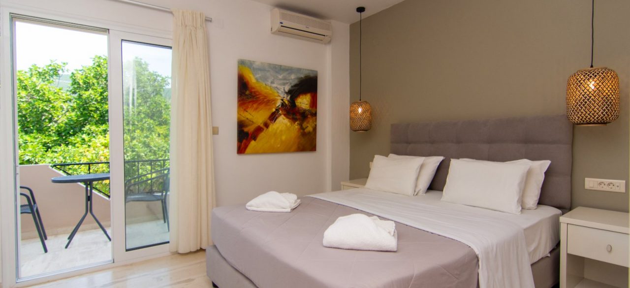 Διαμονή στο Hotel Elina